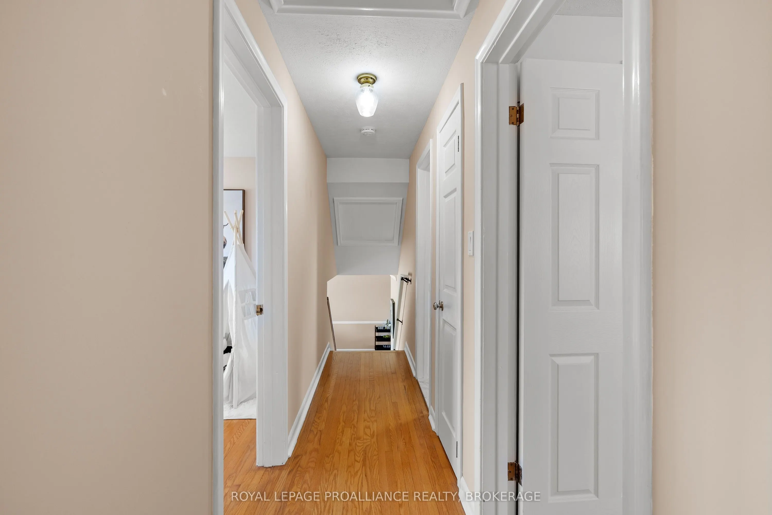 35 Manitou Crescent E