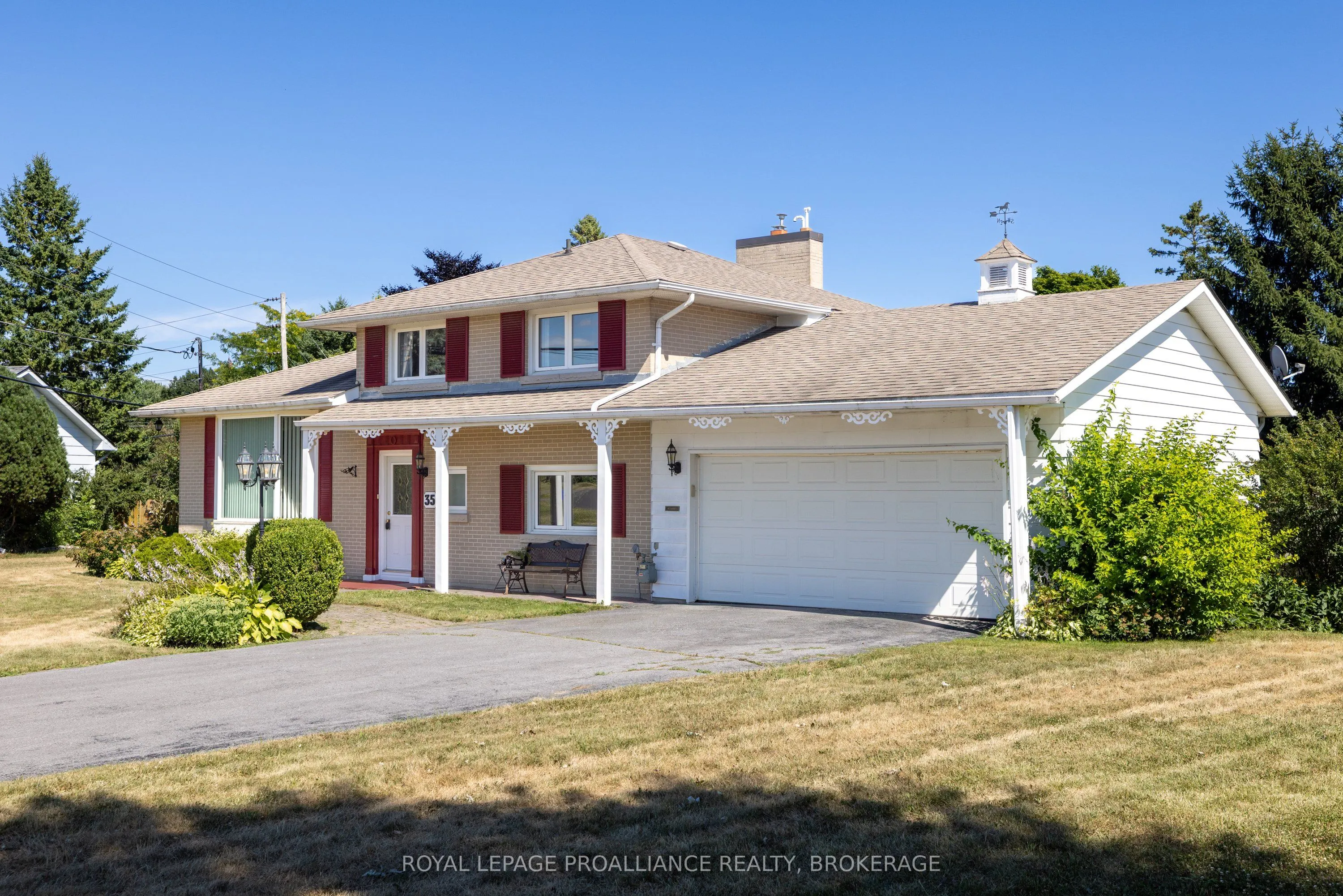 35 Manitou Crescent E