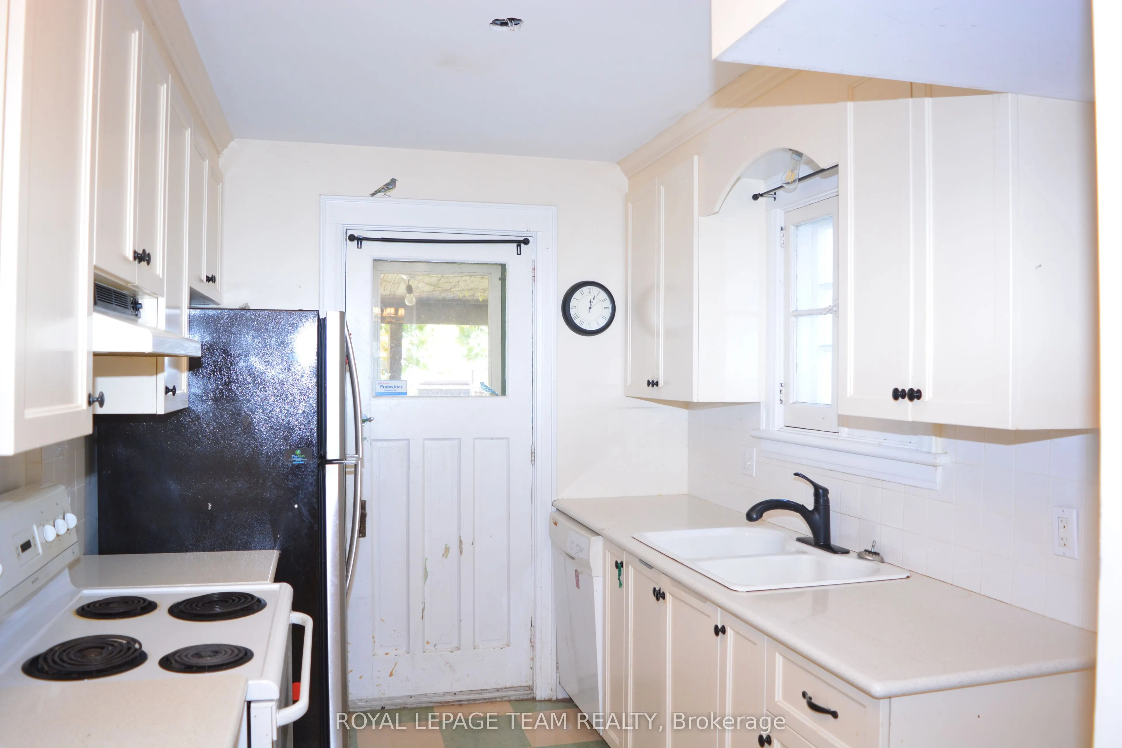 175 Breezehill Avenue N