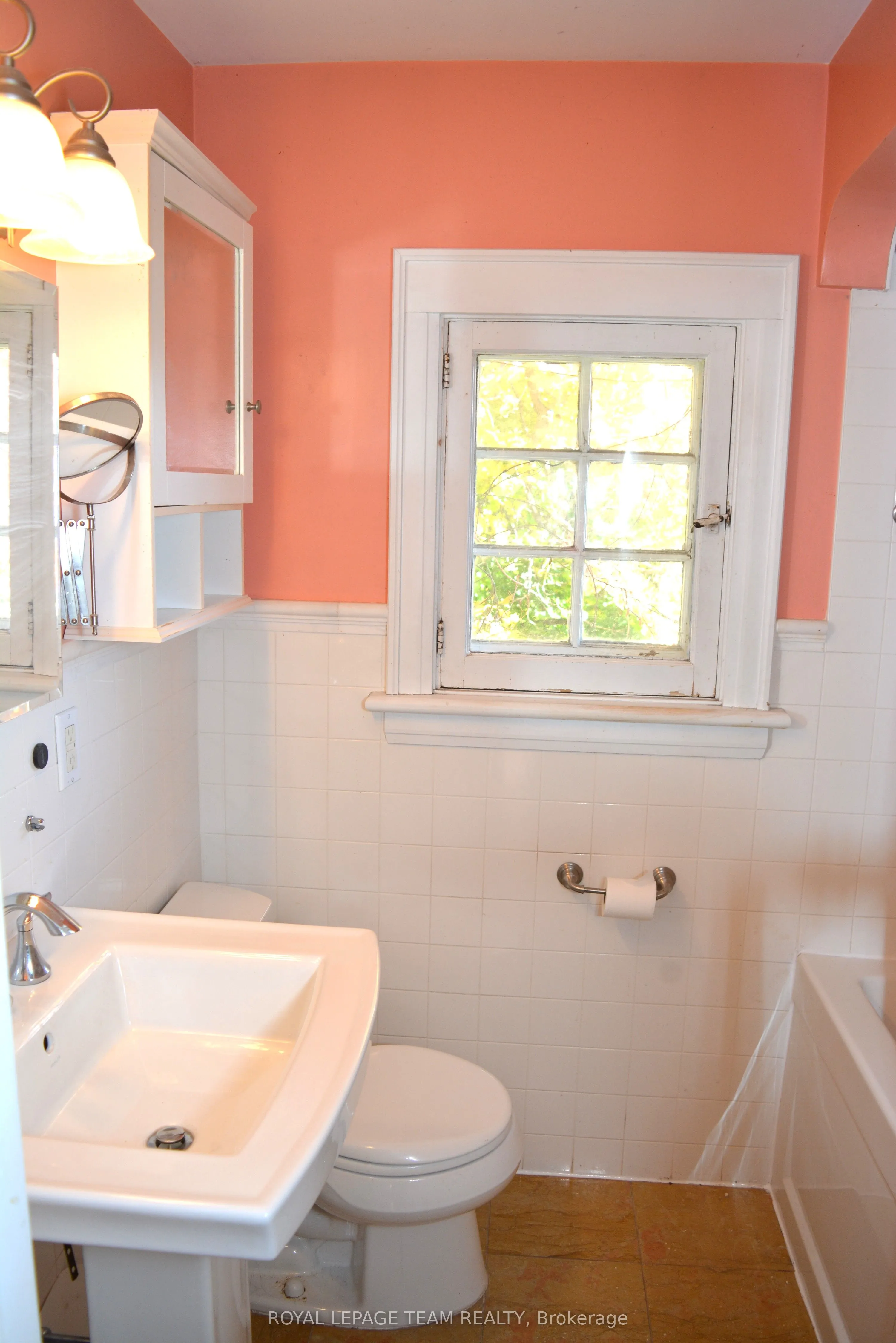 175 Breezehill Avenue N