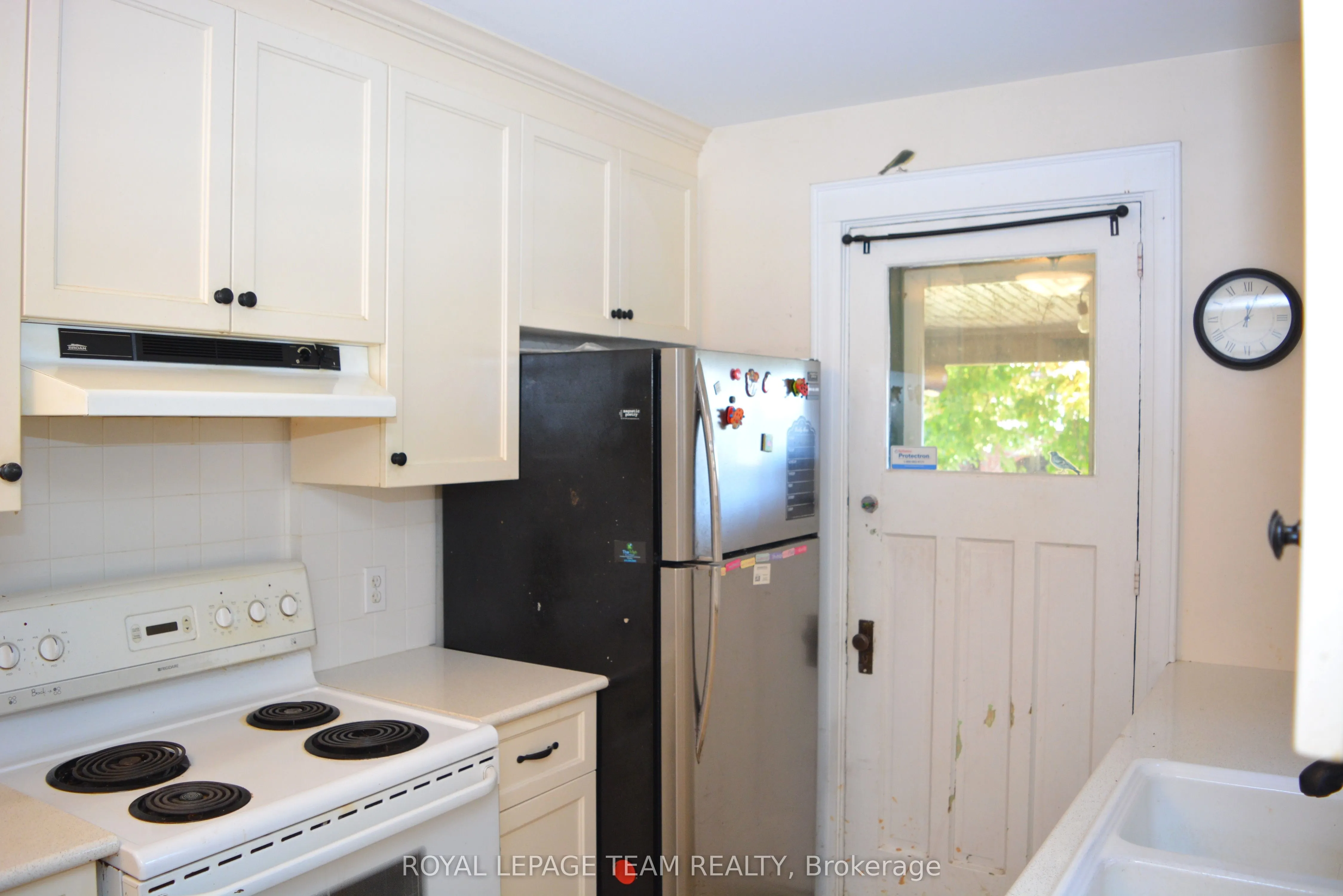 175 Breezehill Avenue N