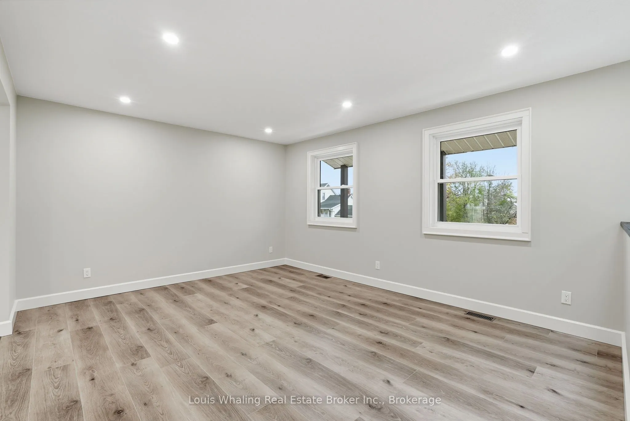 25 Dirstein Street N