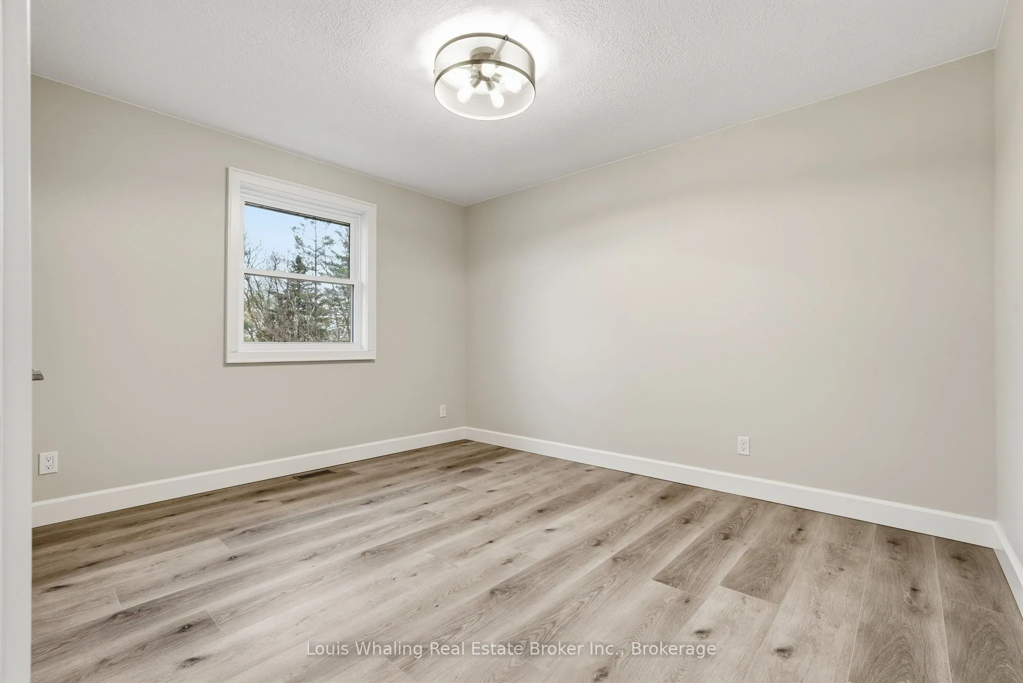 25 Dirstein Street N