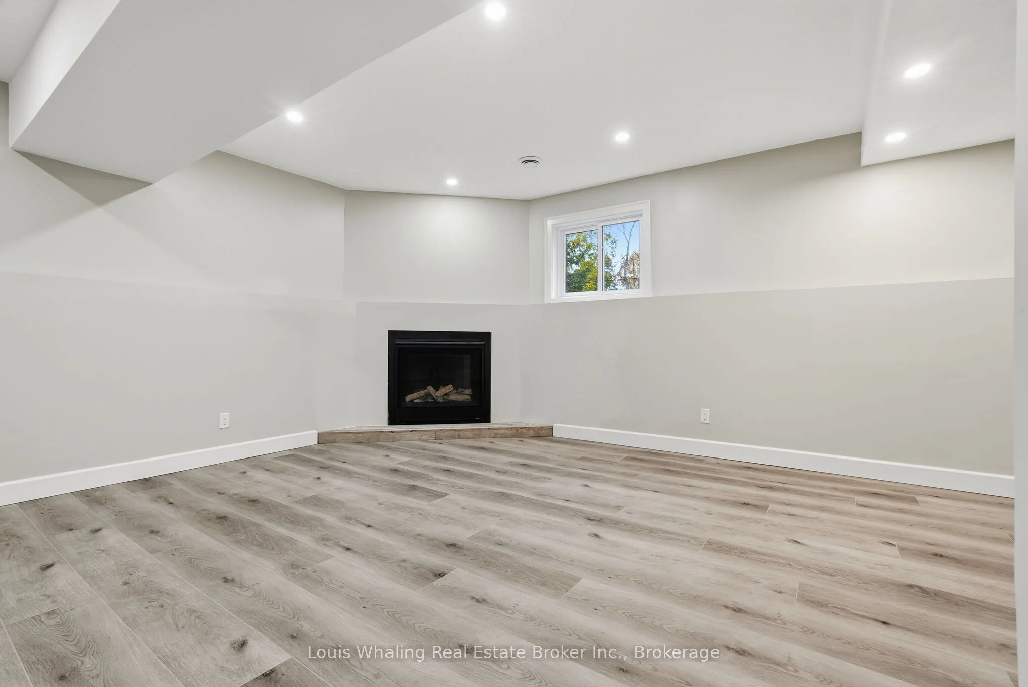 25 Dirstein Street N