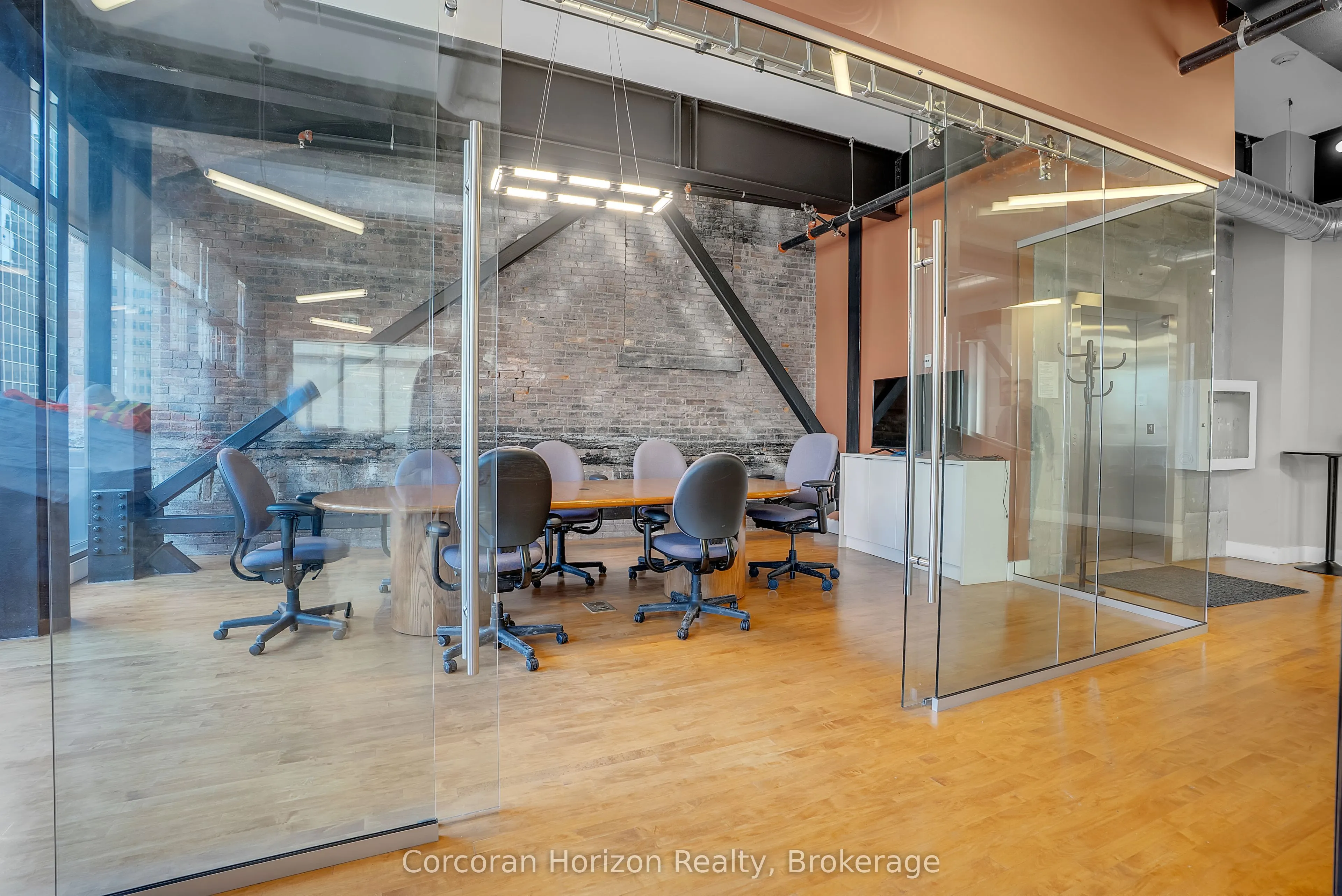 12 JAMES Street N, #402