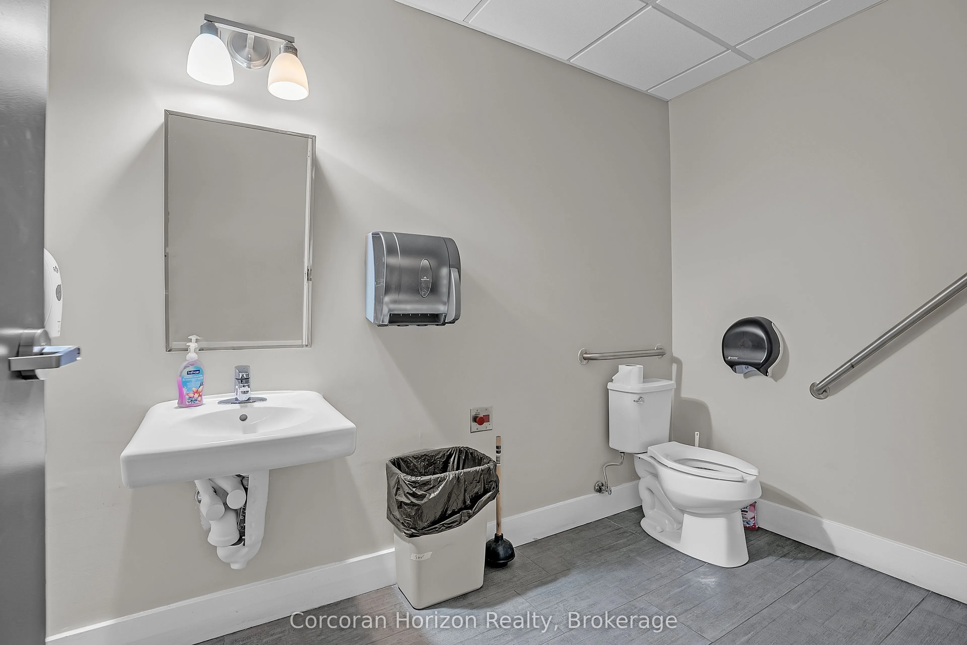 12 JAMES Street N, #402