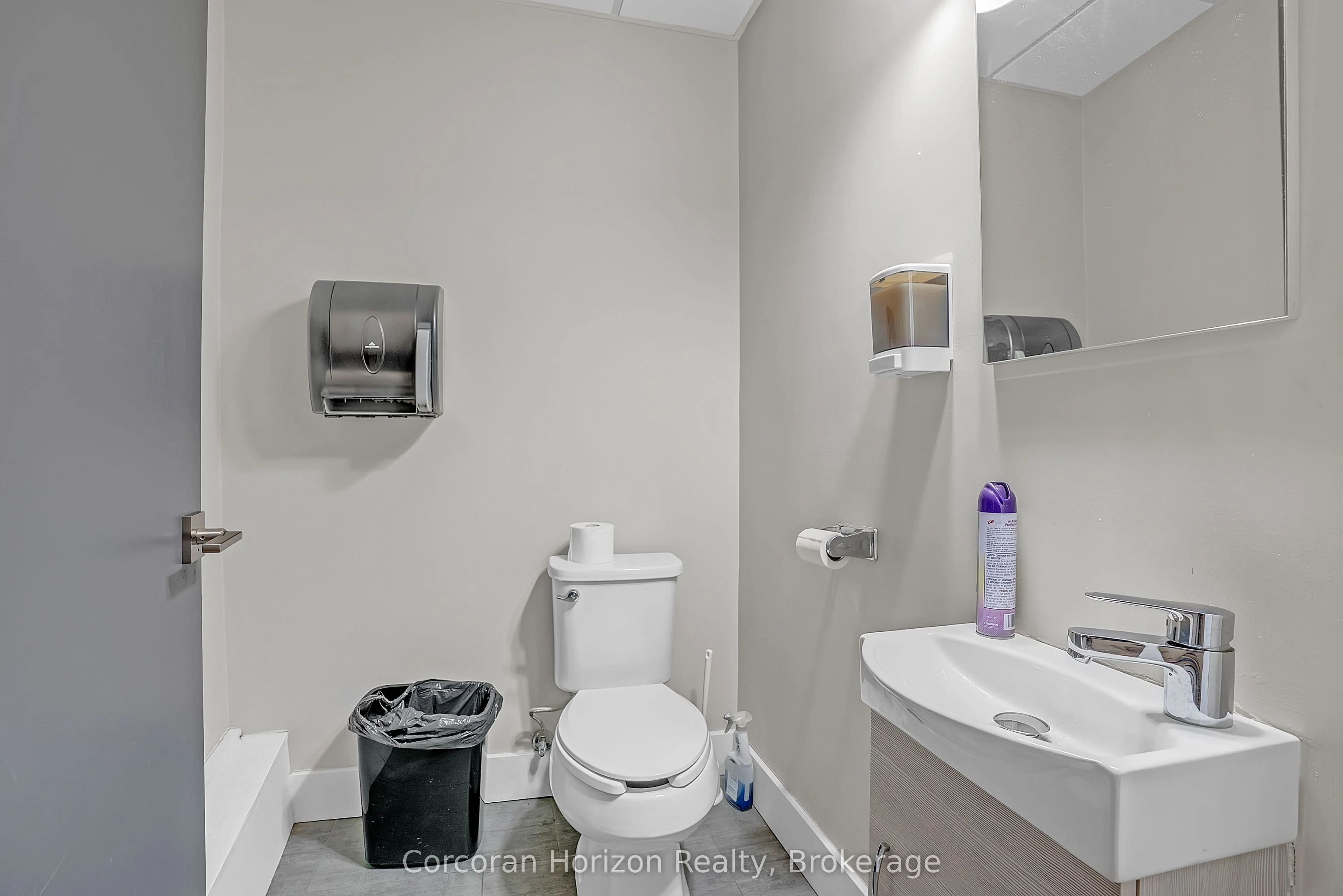 12 JAMES Street N, #402