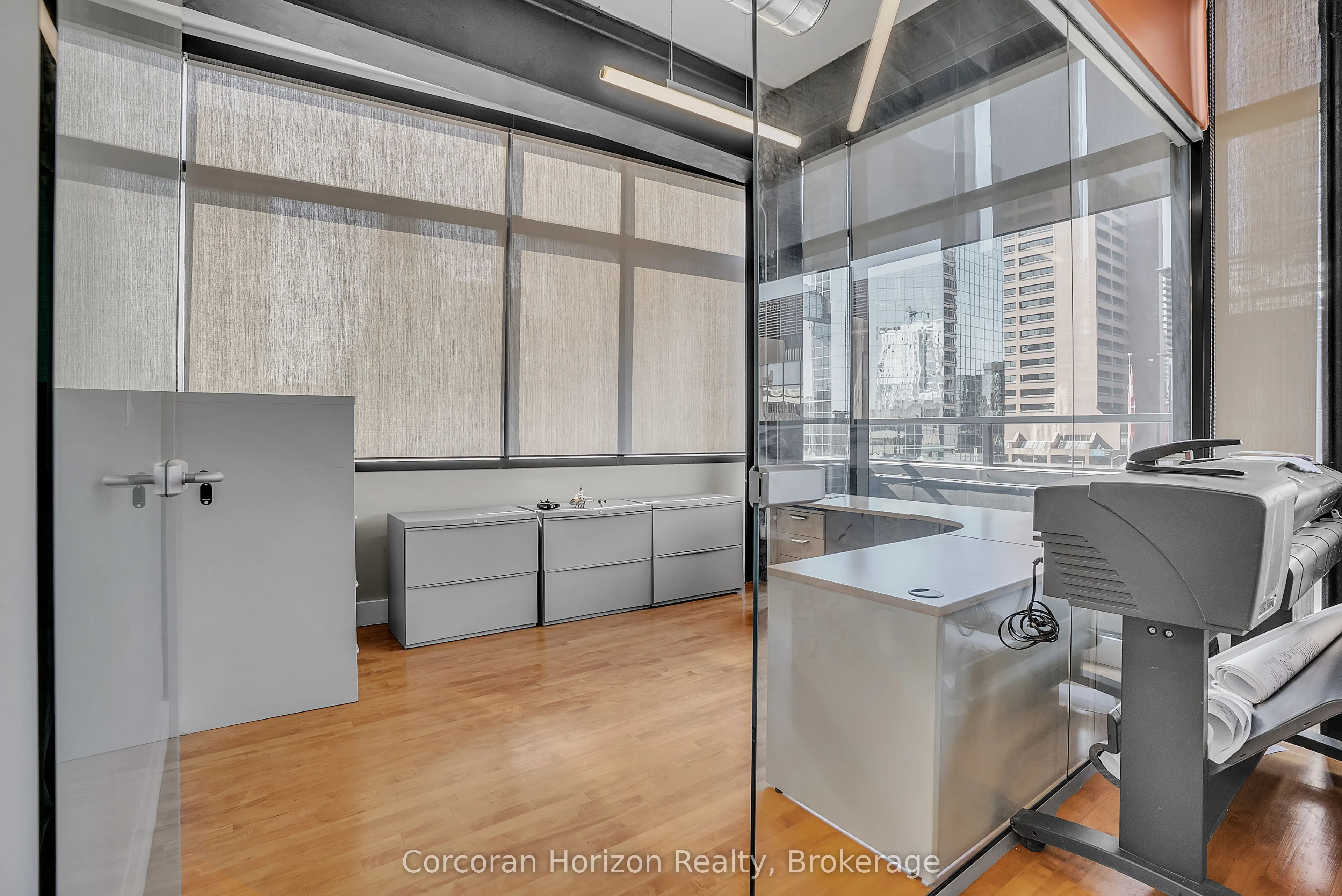 12 JAMES Street N, #402