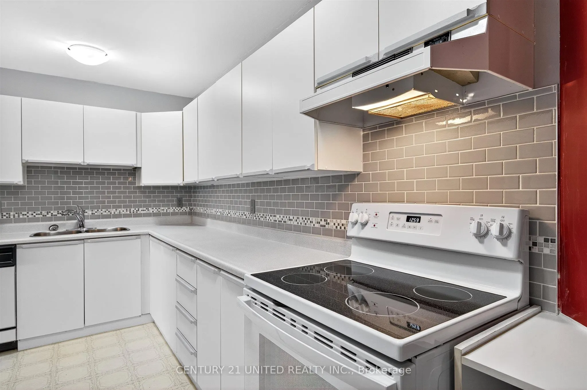 475 Parkhill Road W, #224