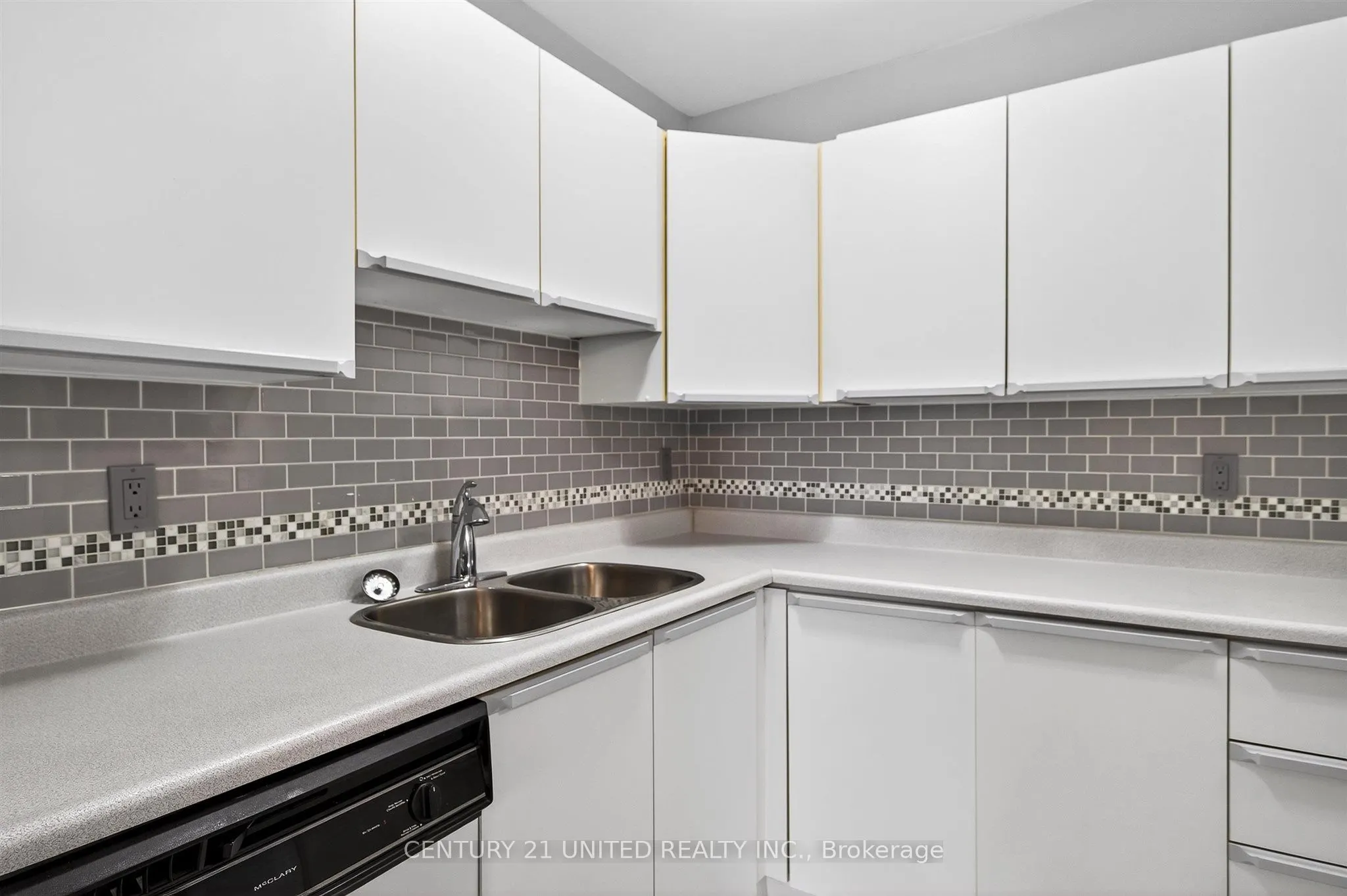 475 Parkhill Road W, #224