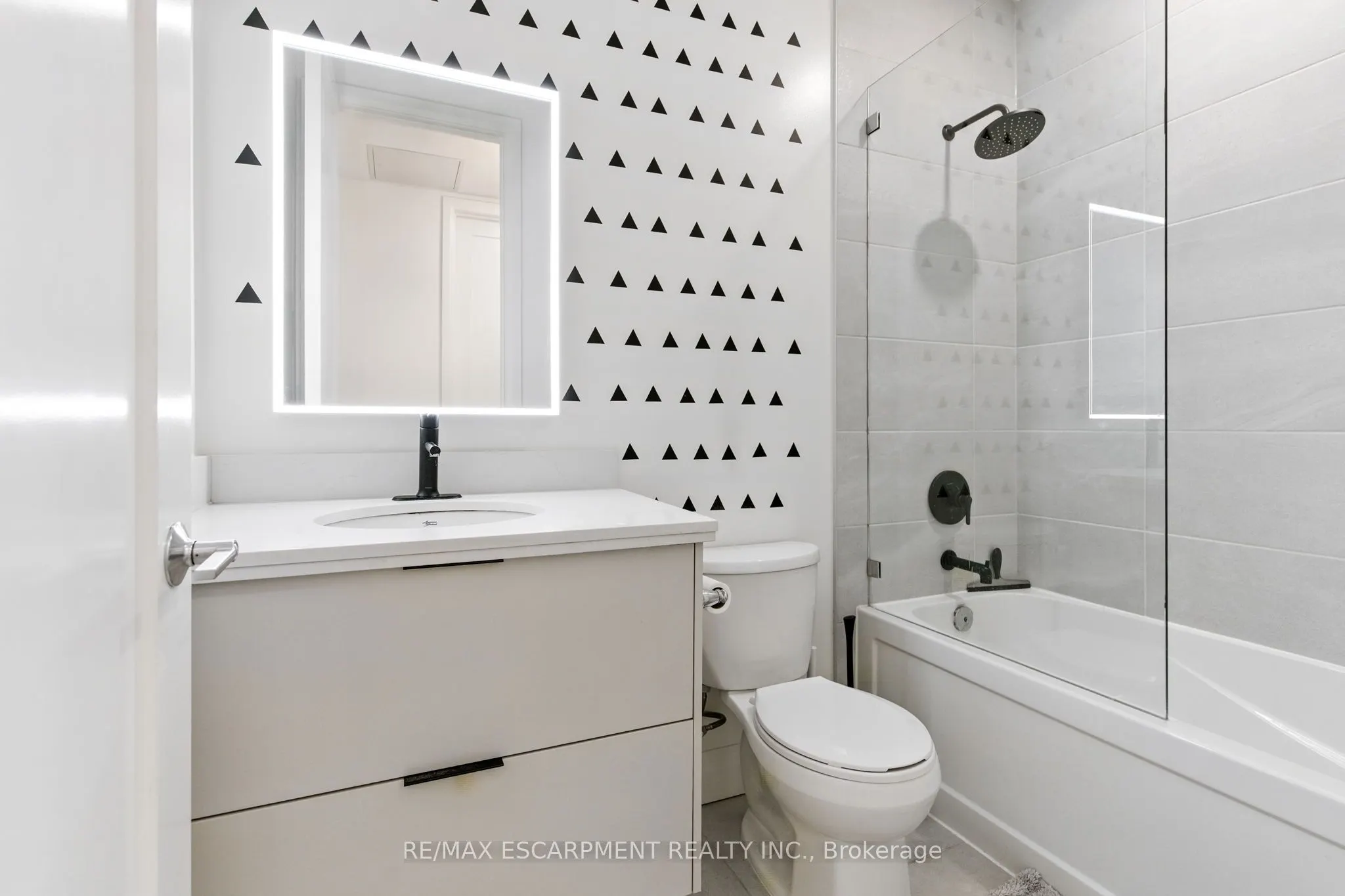 118 King Street E, #523