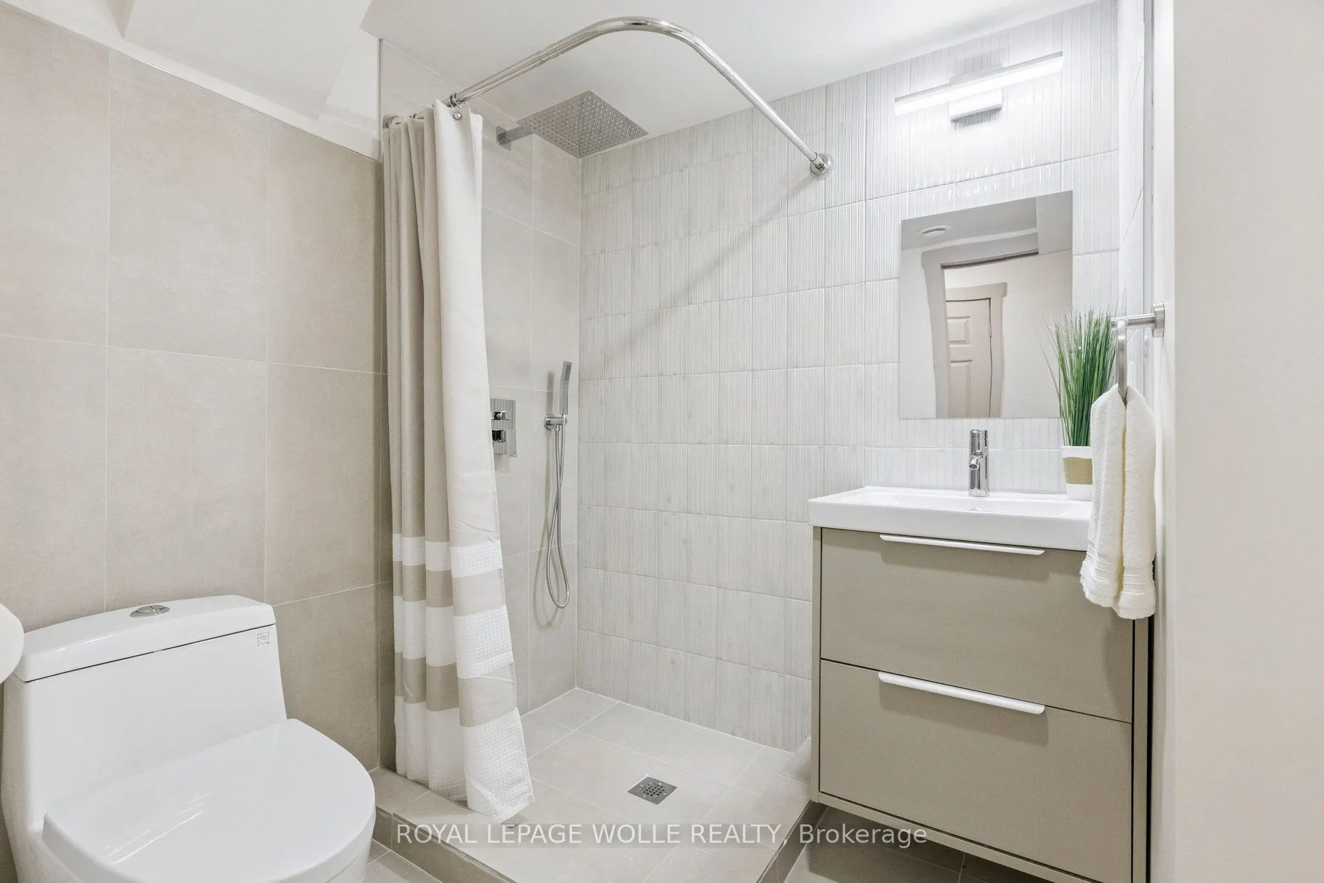 89 Woolwich Street, #27