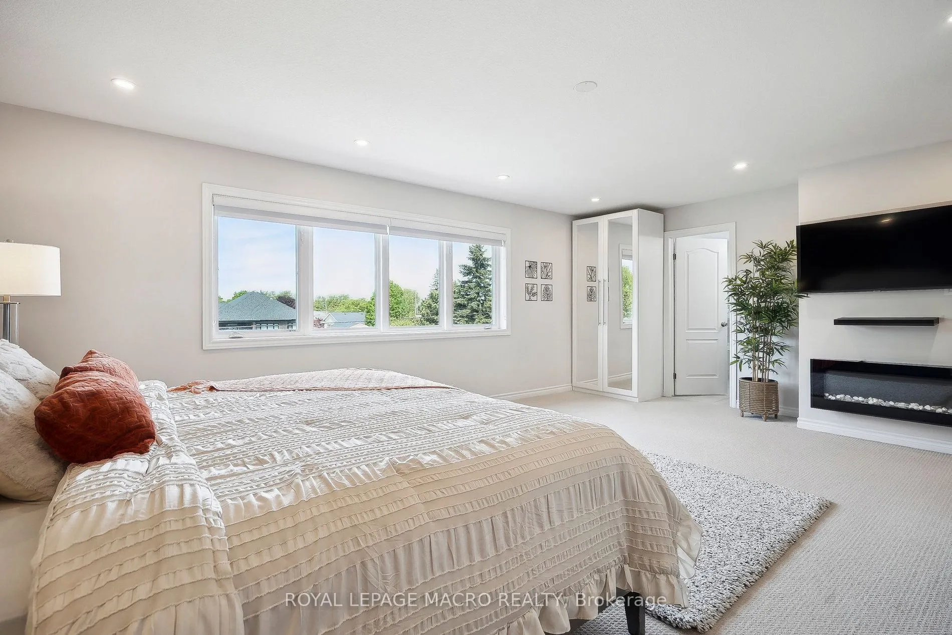 80 Bellroyal Crescent