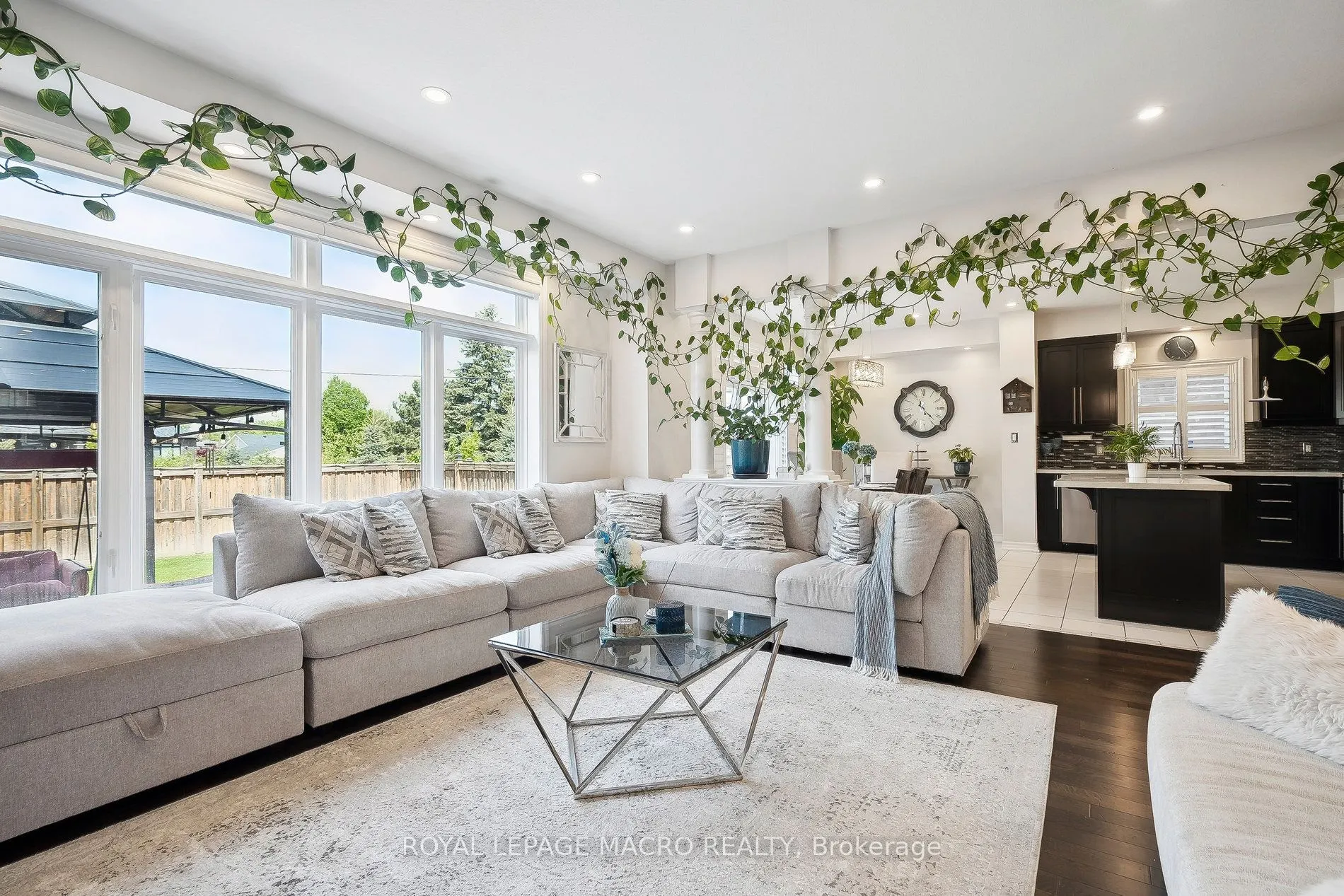 80 Bellroyal Crescent