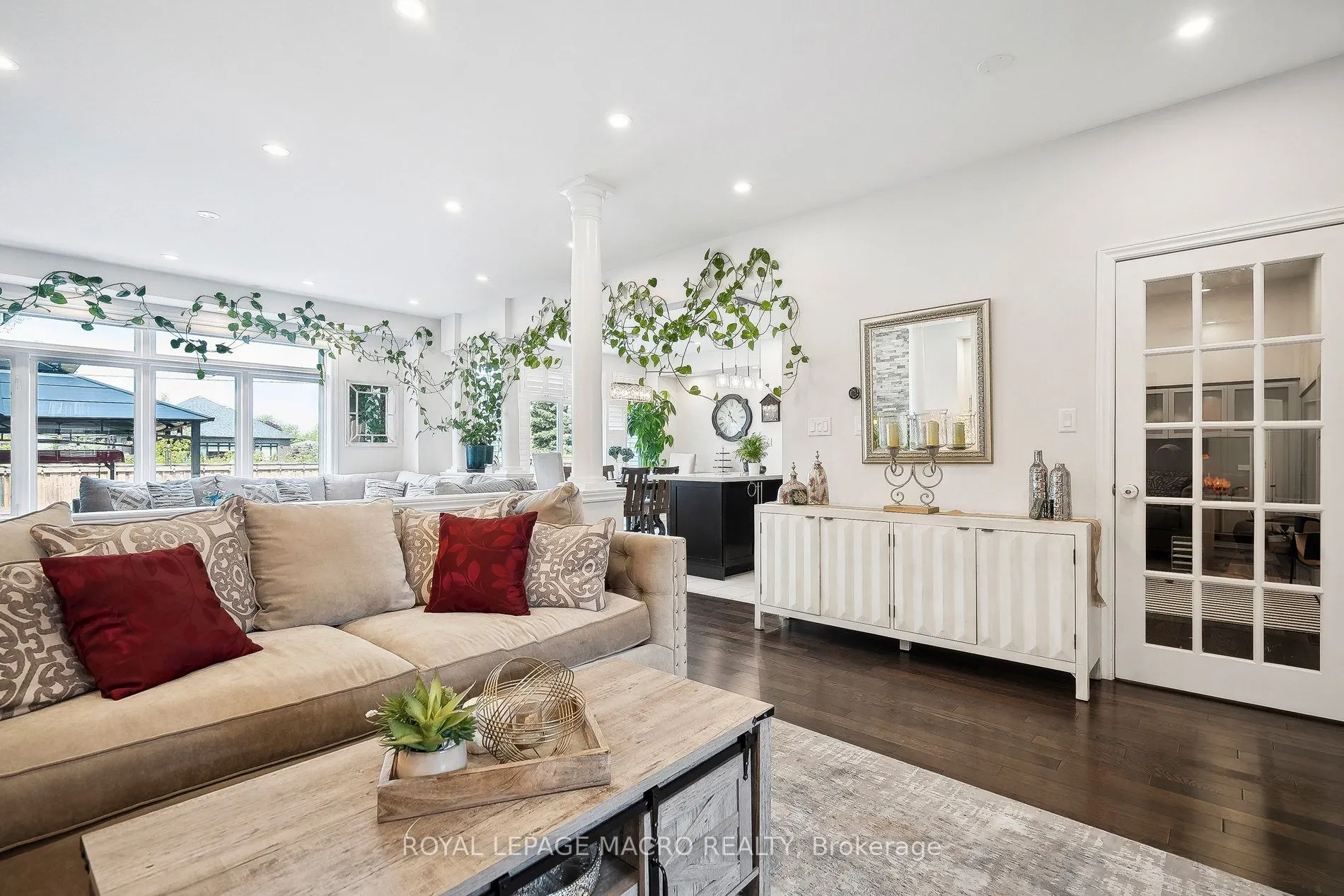 80 Bellroyal Crescent