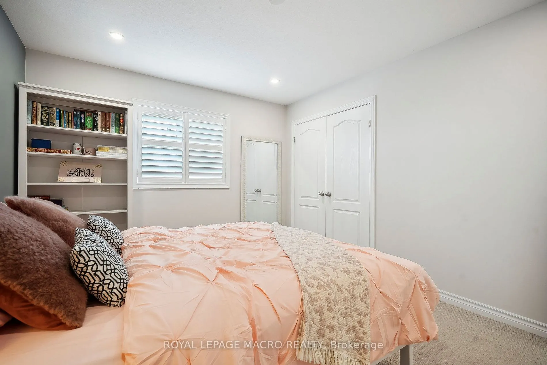 80 Bellroyal Crescent