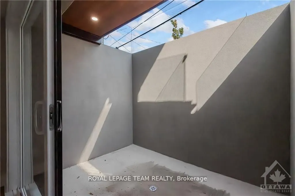 366 WINONA Avenue, #1