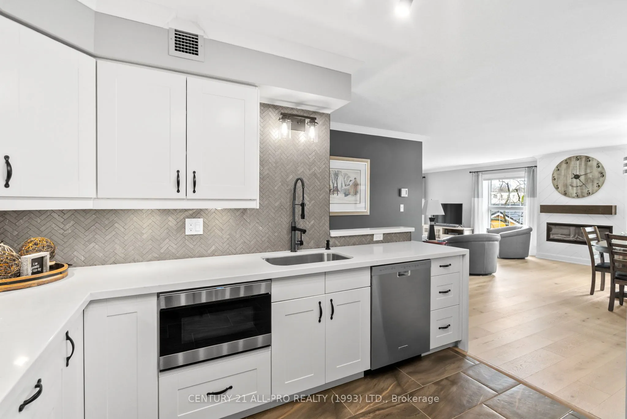 130 Queen Street, #3C