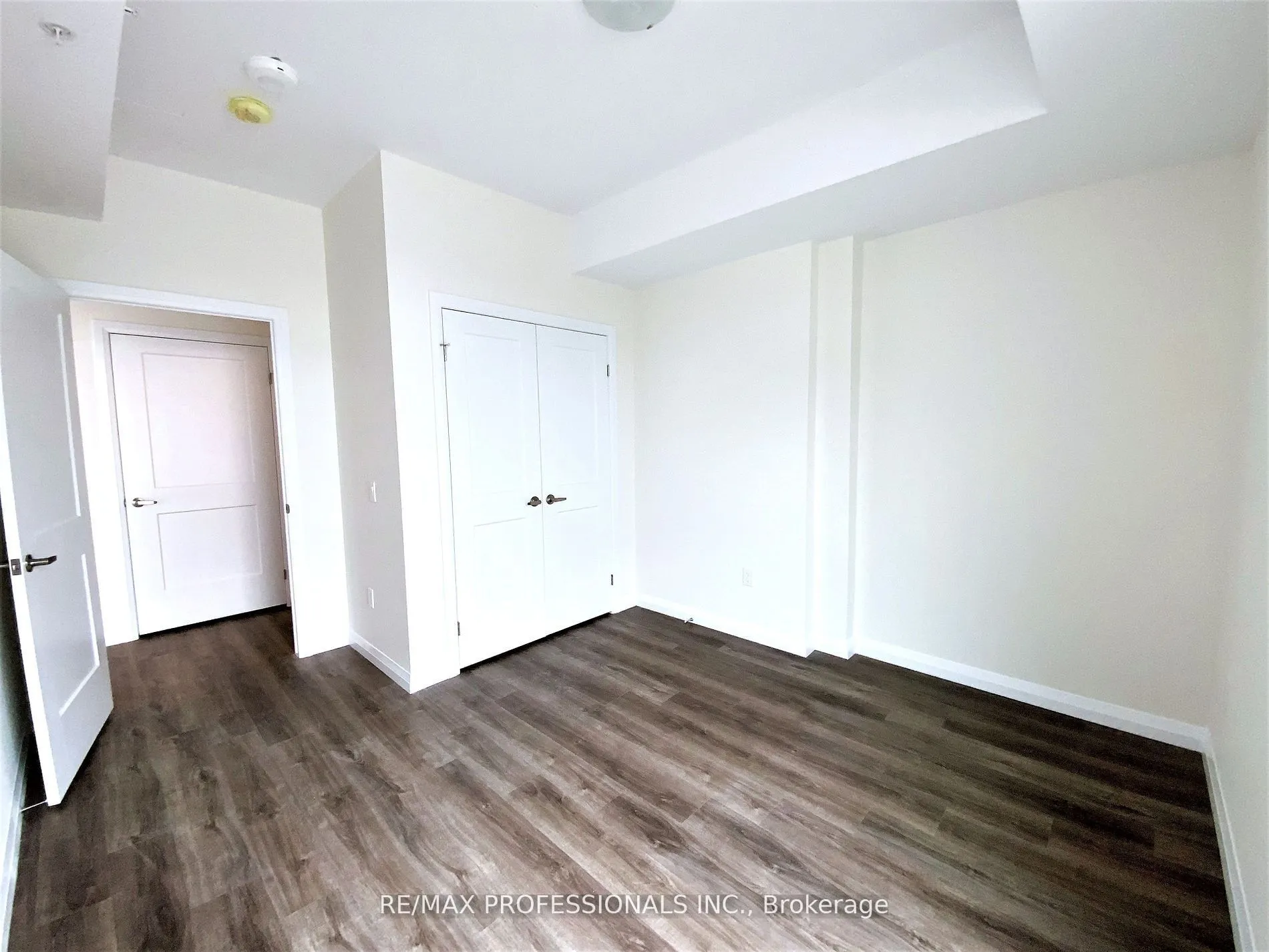 60 Charles Street W, #903