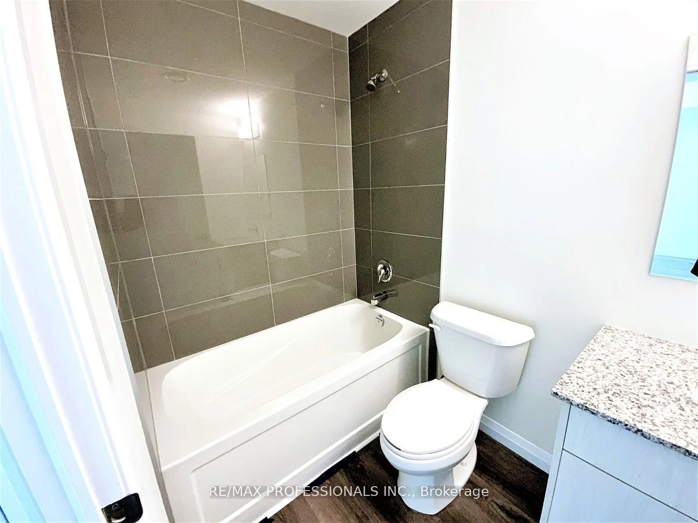 60 Charles Street W, #903