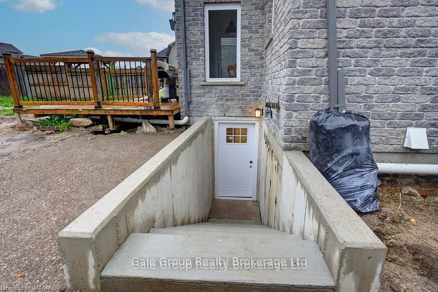 246 MUNNOCH Boulevard, #Basement Apartment