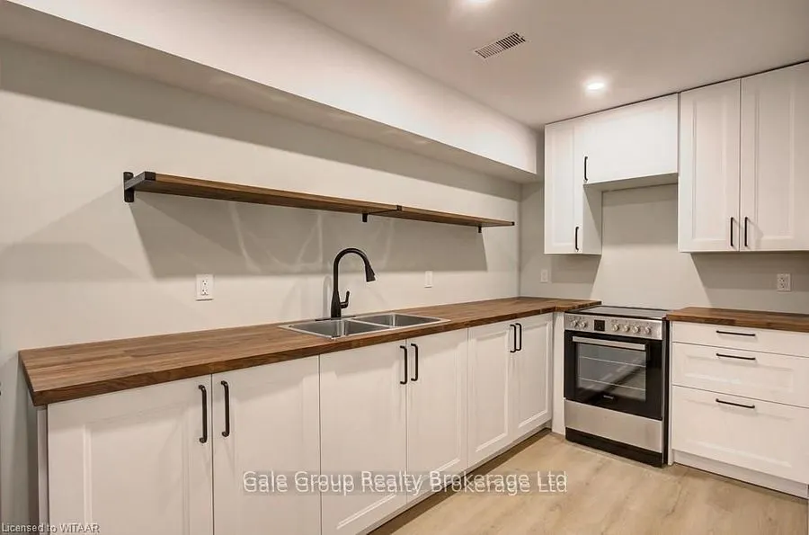 246 MUNNOCH Boulevard, #Basement Apartment