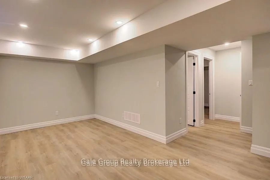 246 MUNNOCH Boulevard, #Basement Apartment