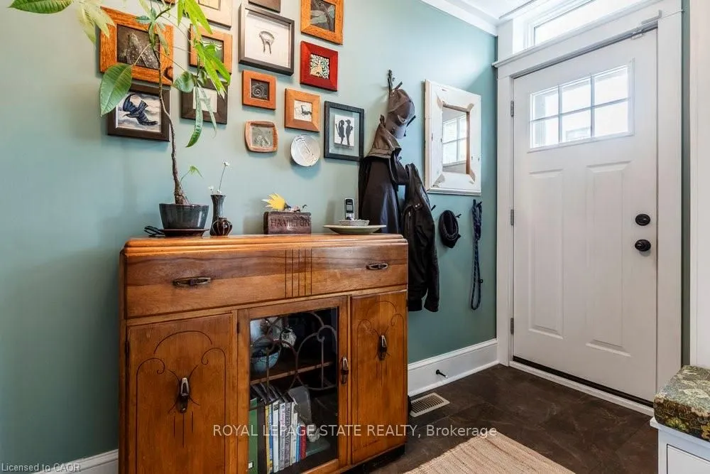 210 Charlton Avenue E