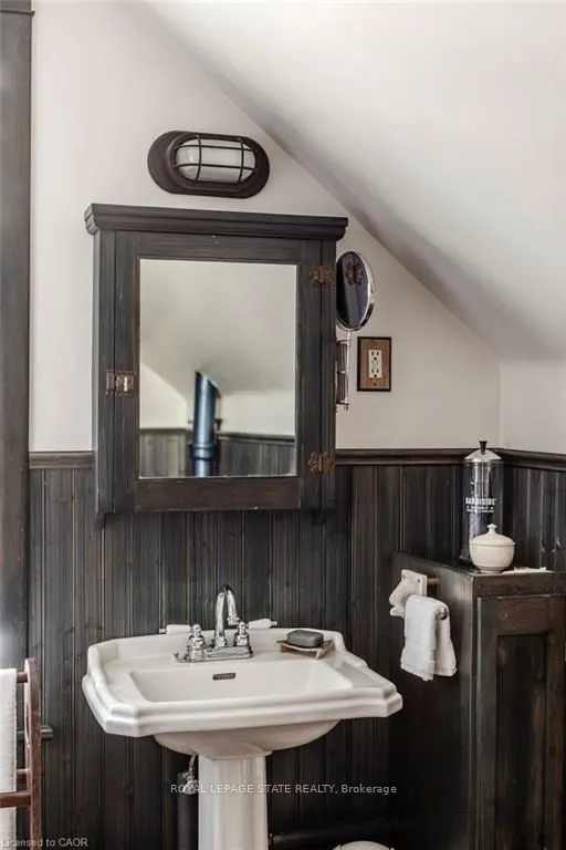 210 Charlton Avenue E