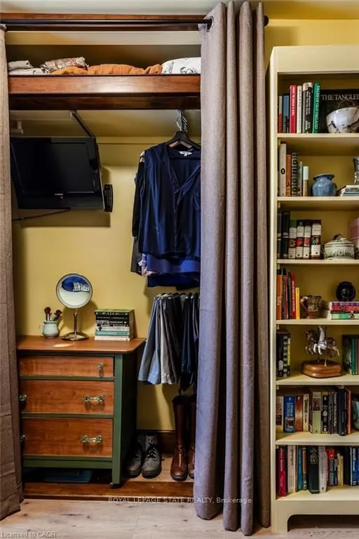 210 Charlton Avenue E