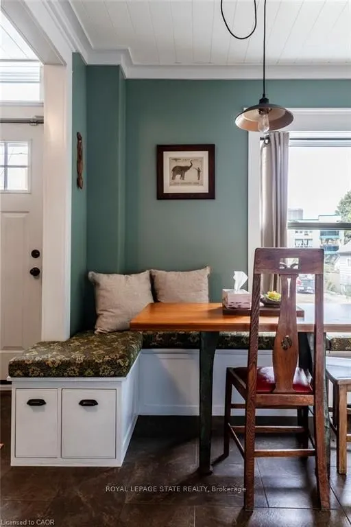 210 Charlton Avenue E