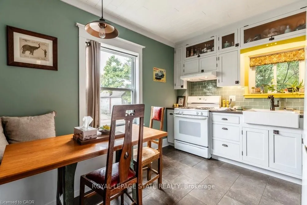 210 Charlton Avenue E