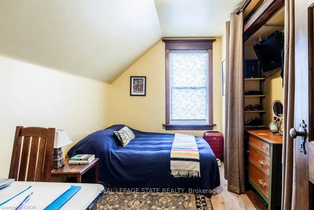 210 Charlton Avenue E