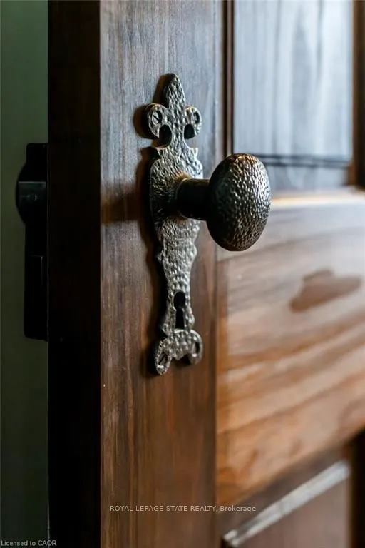 210 Charlton Avenue E