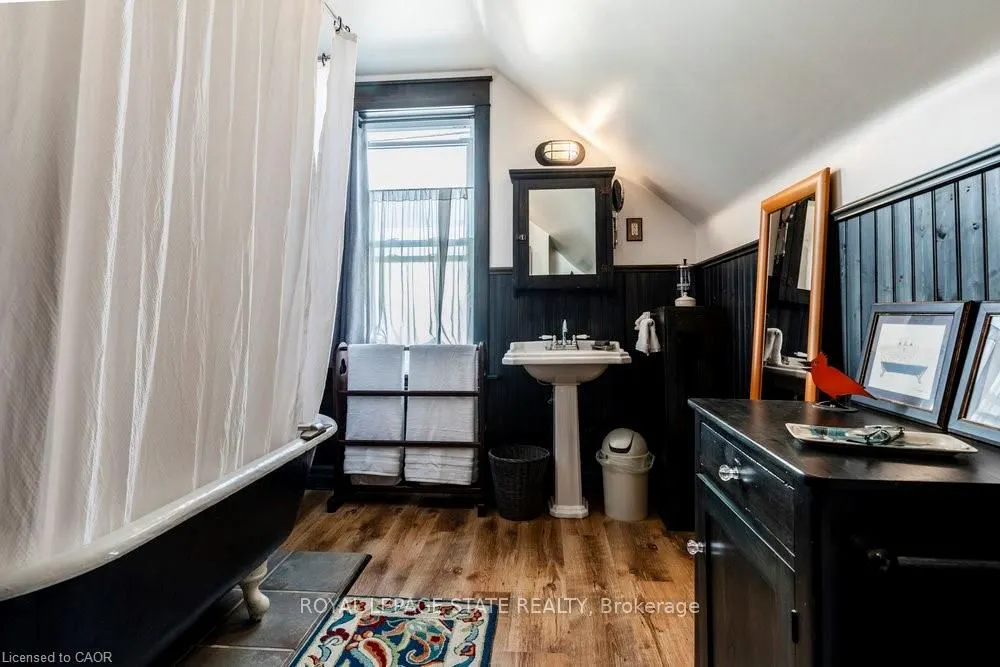 210 Charlton Avenue E