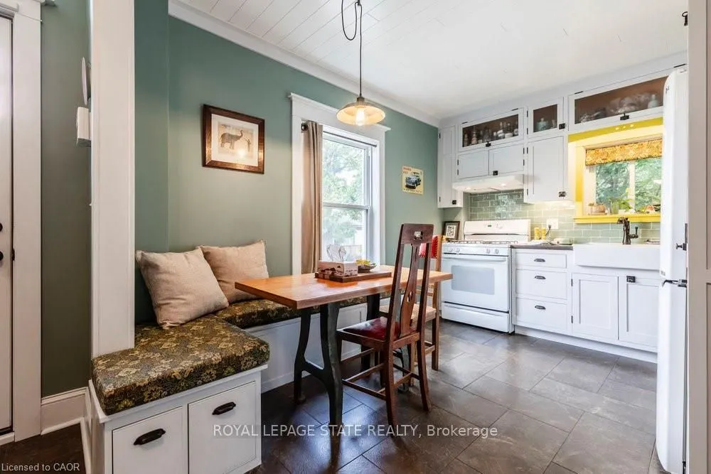 210 Charlton Avenue E