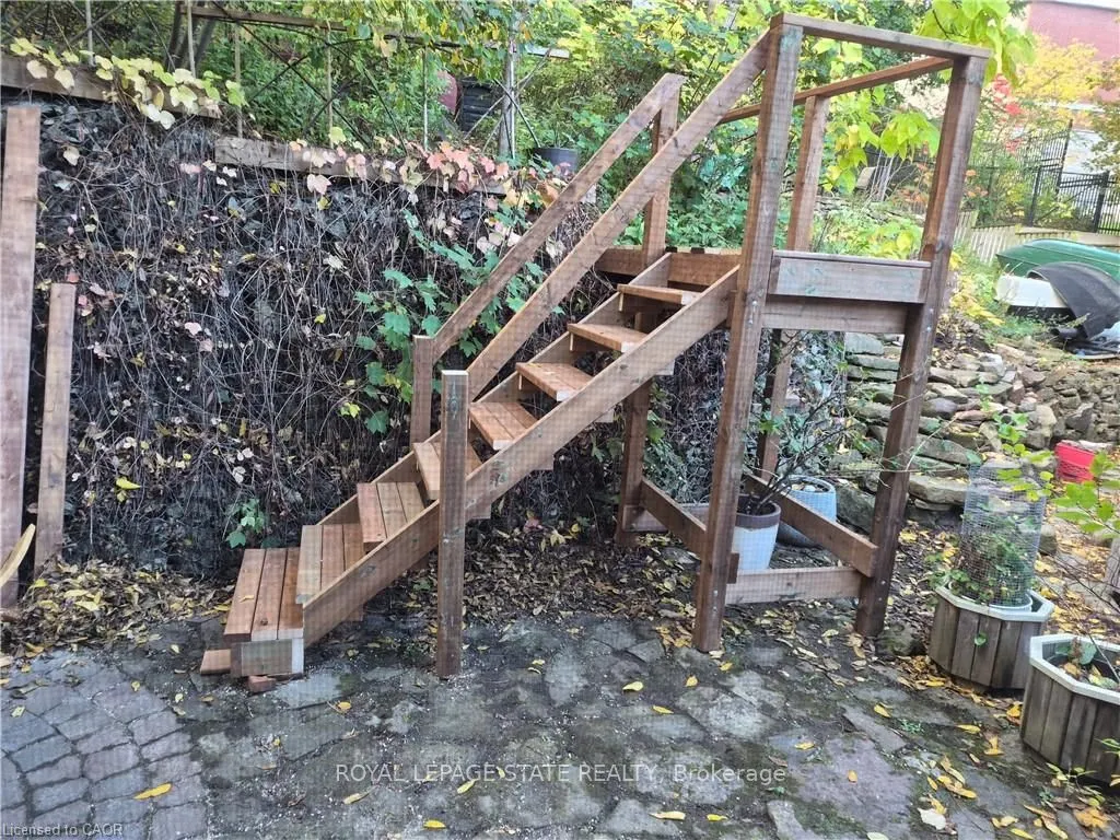 210 Charlton Avenue E