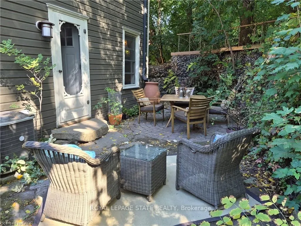 210 Charlton Avenue E