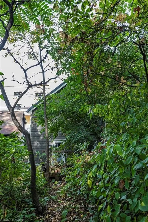 210 Charlton Avenue E