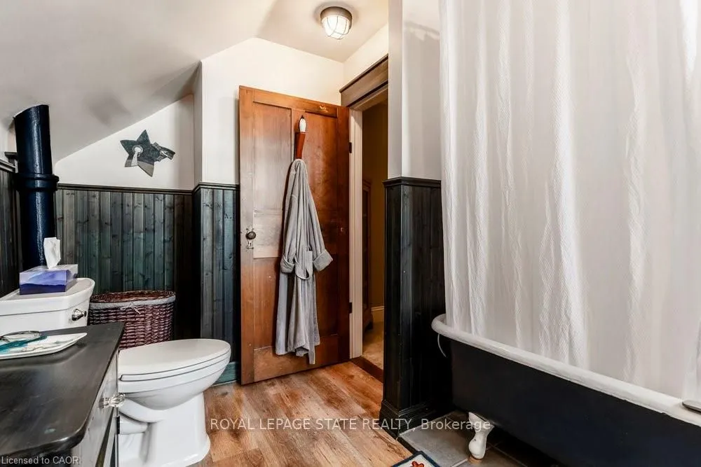 210 Charlton Avenue E