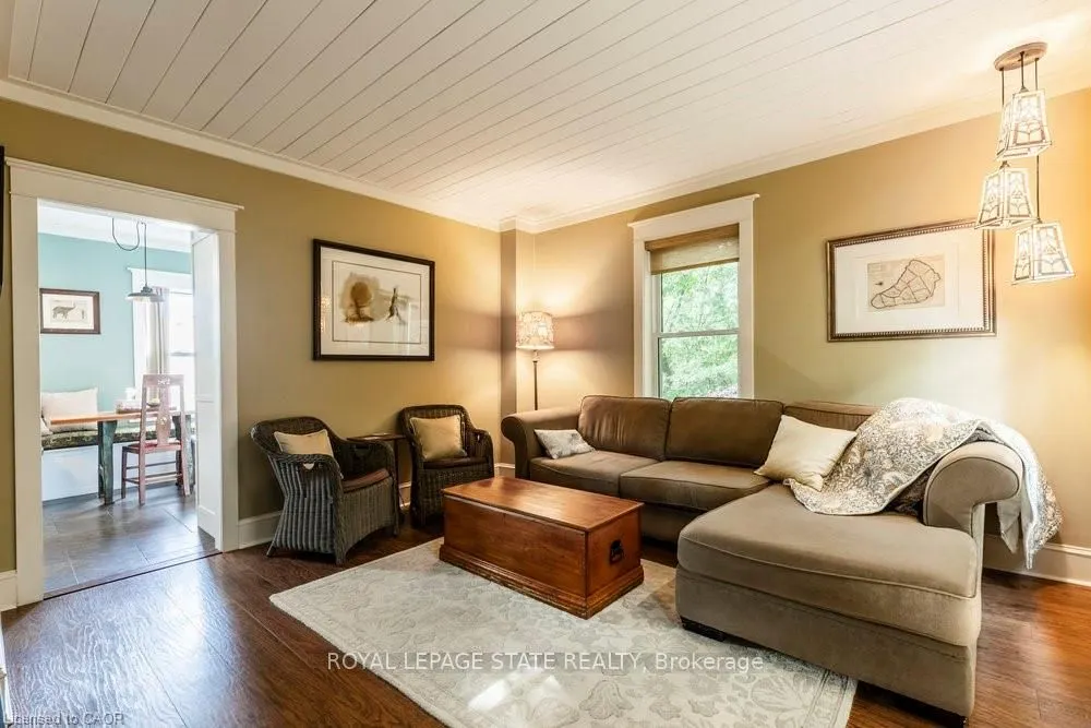 210 Charlton Avenue E