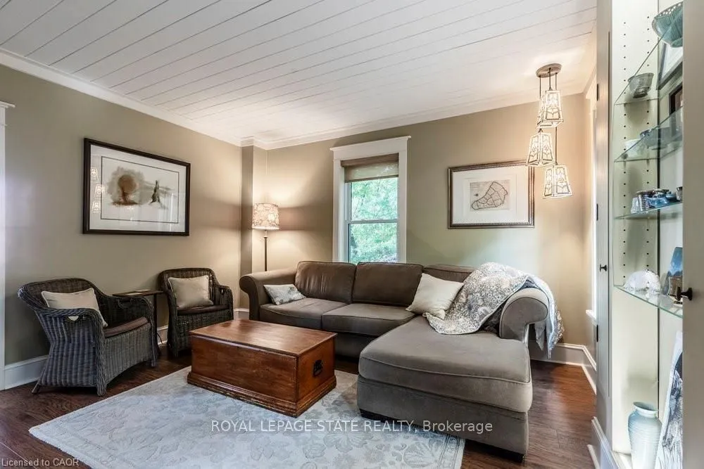 210 Charlton Avenue E