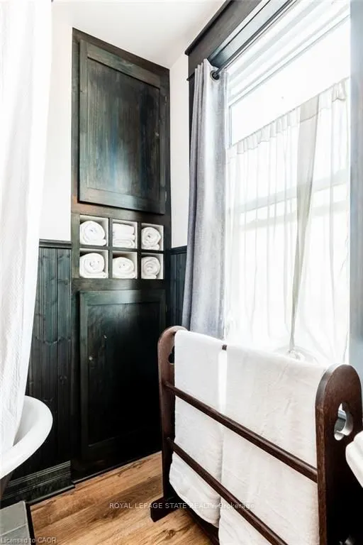 210 Charlton Avenue E