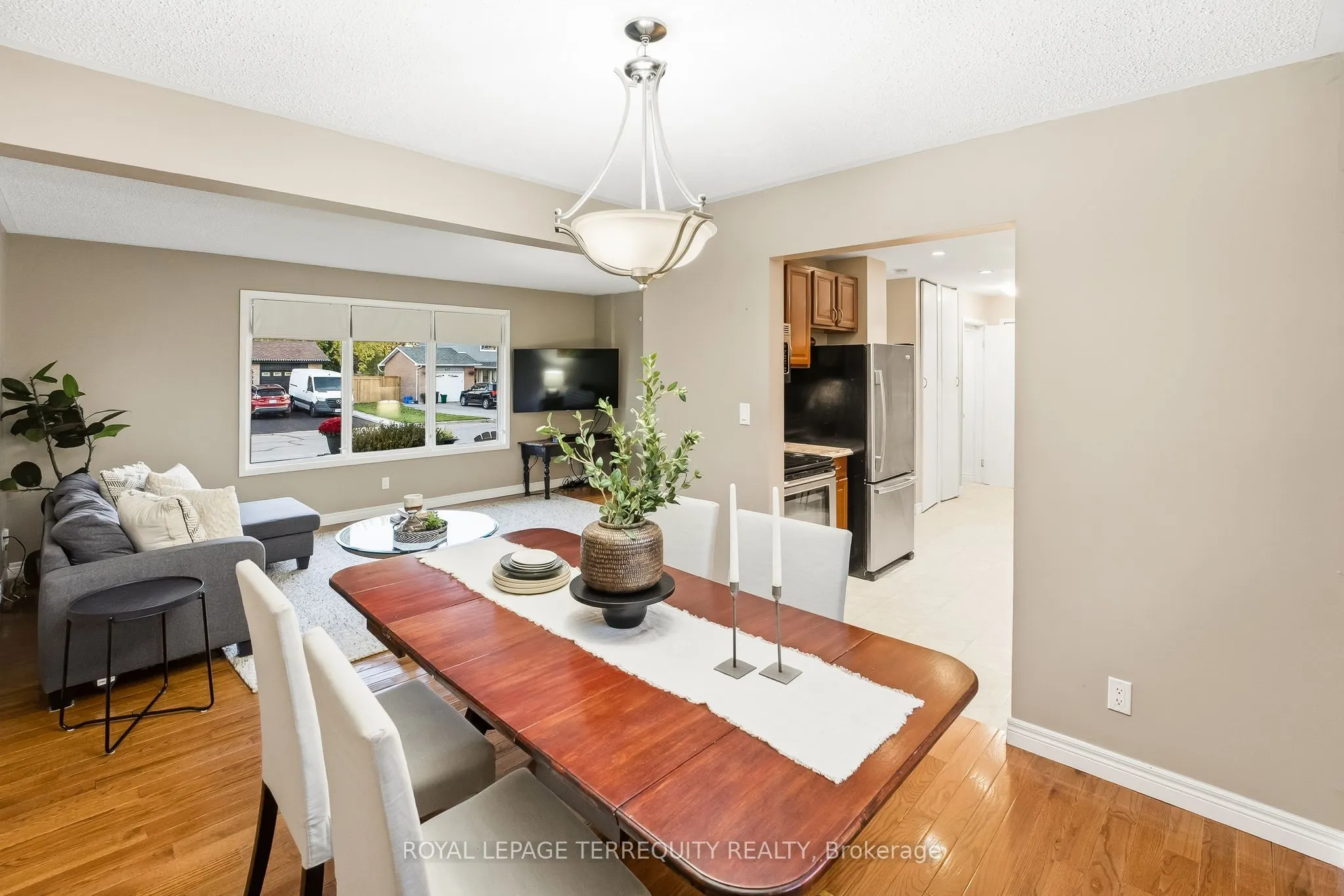 652 Spragge Crescent