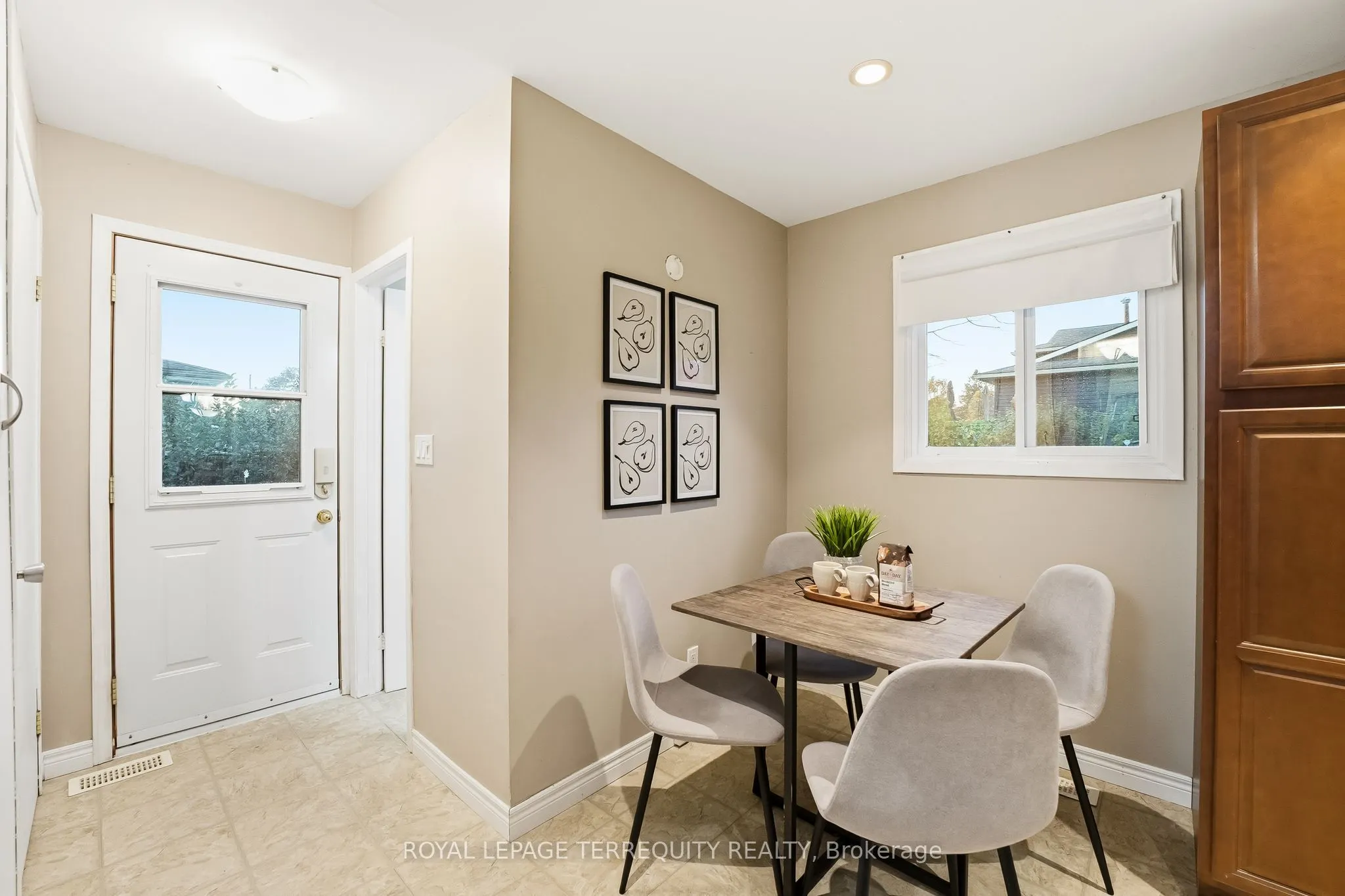 652 Spragge Crescent