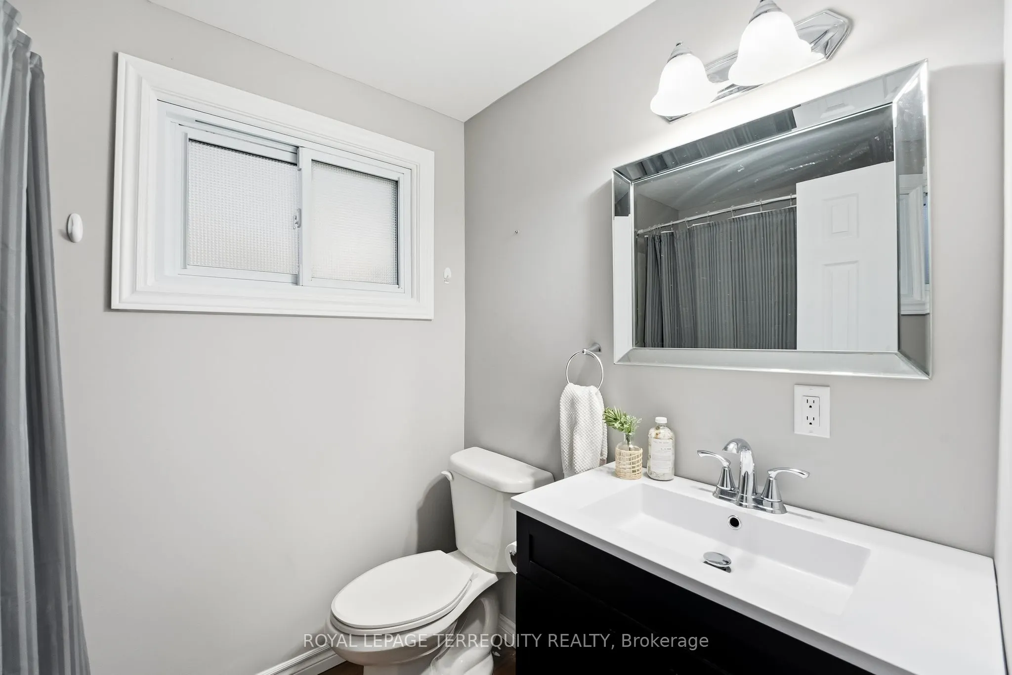 652 Spragge Crescent