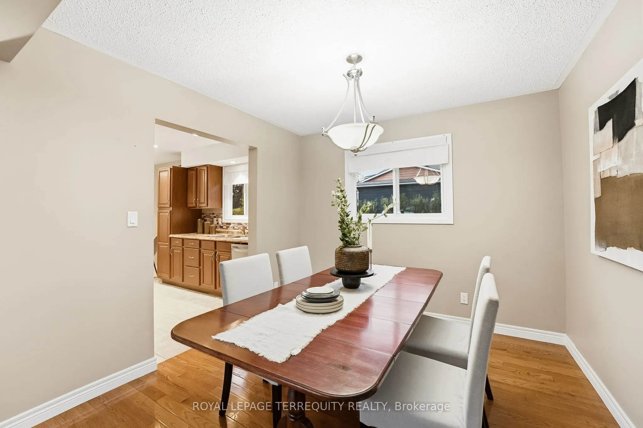 652 Spragge Crescent