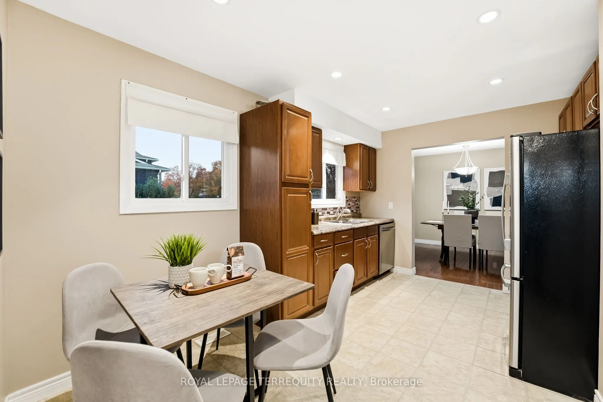 652 Spragge Crescent