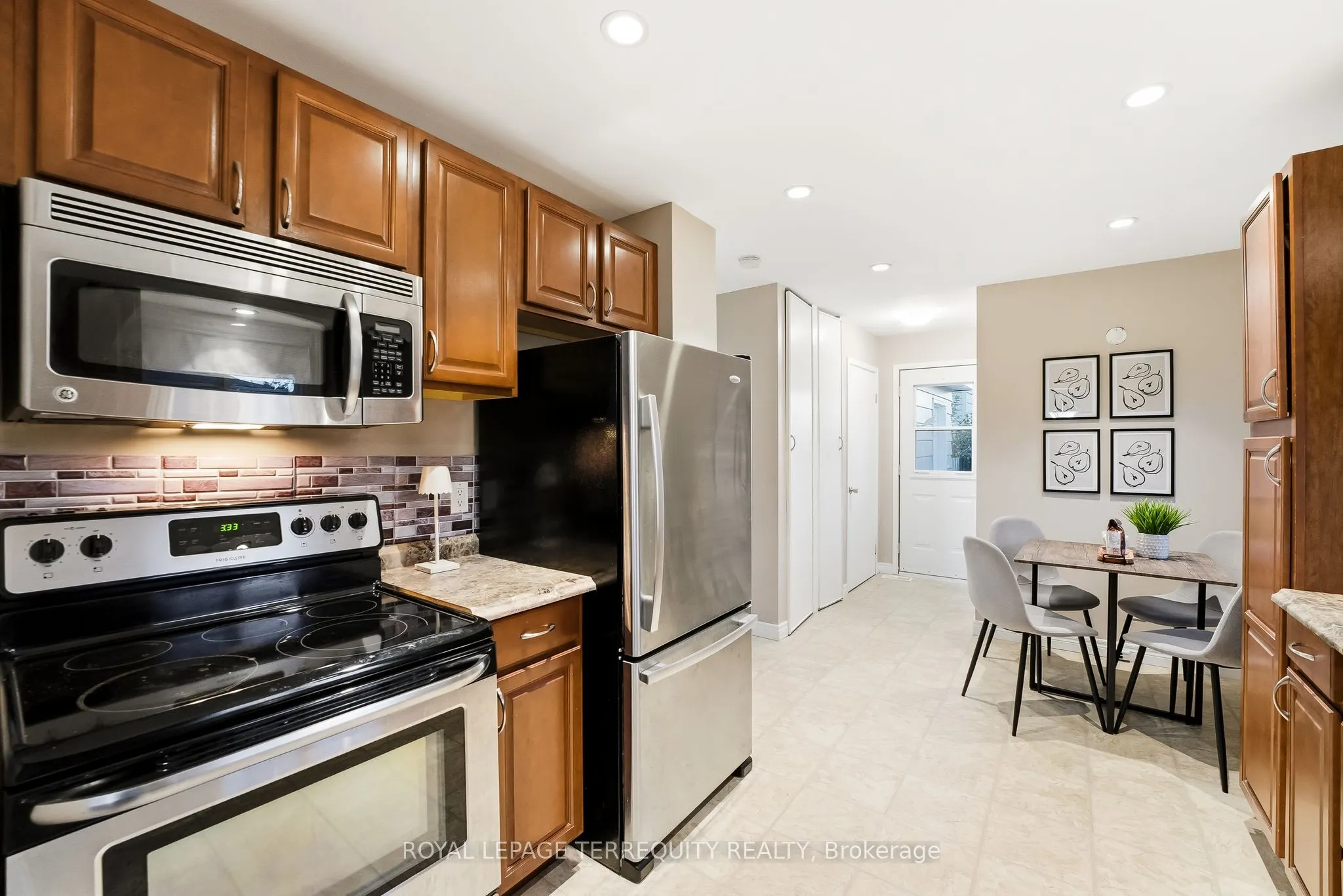 652 Spragge Crescent