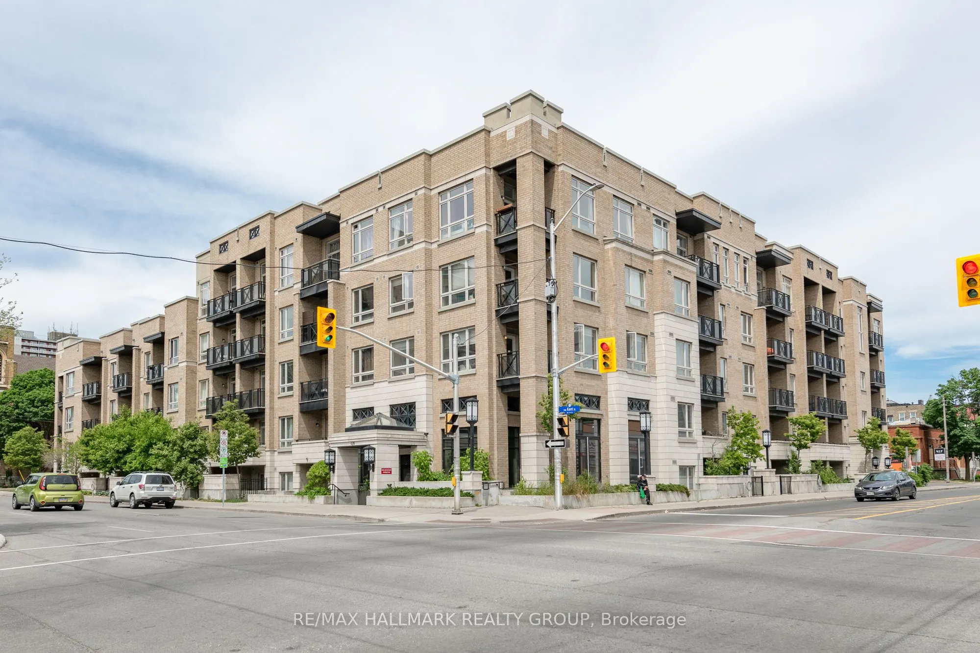 429 Kent Street, #103